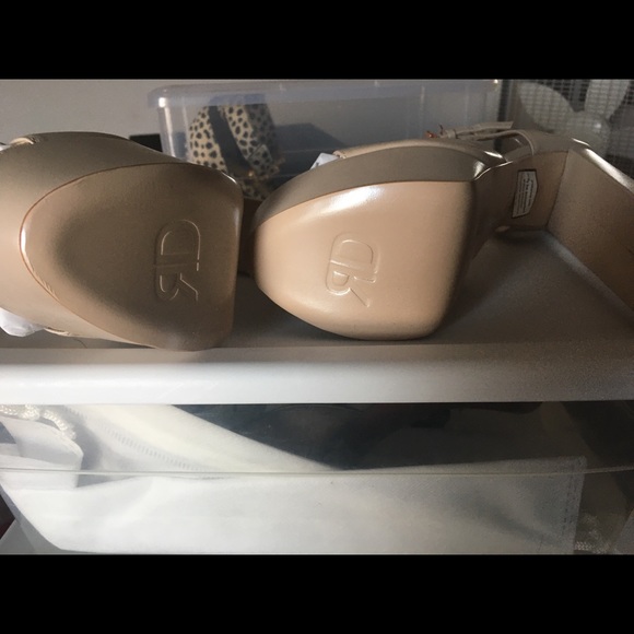 2019 Leven Platform Sandals - NWOB - Picture 3 of 4